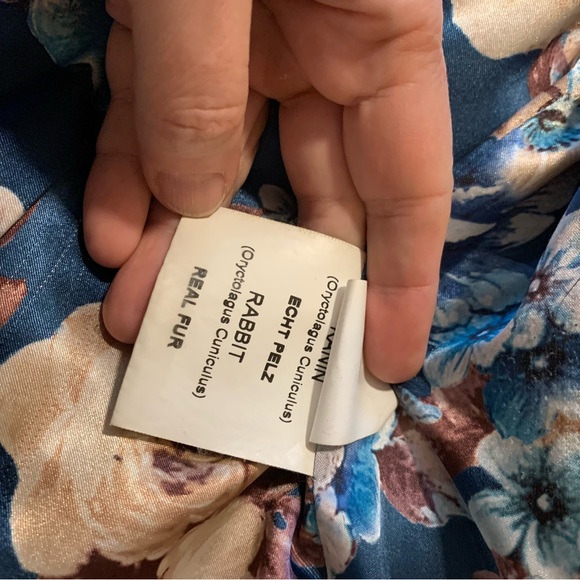 Black rabbit vest with hood and pockets - Picture 6 of 10